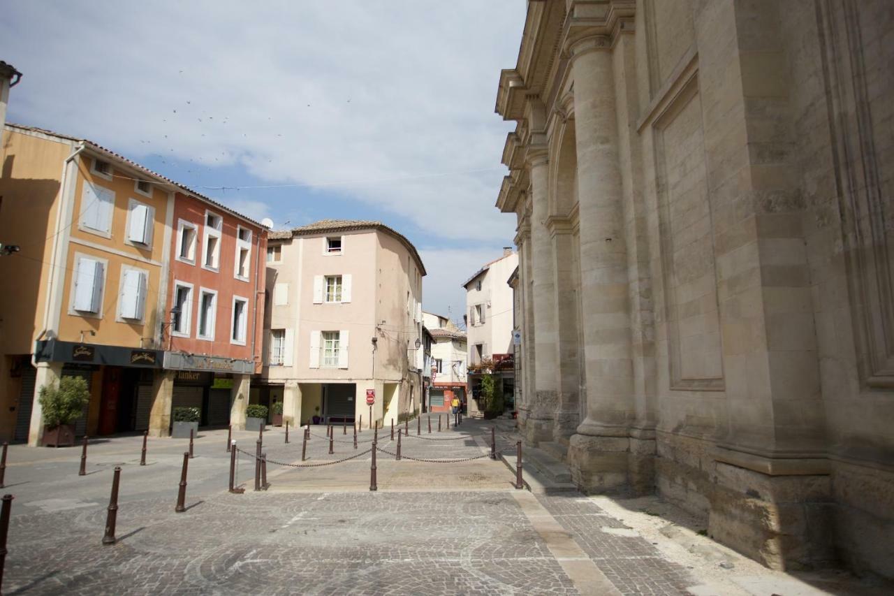 Appartement Spacieux Rochereau L'Isle-sur-la-Sorgue Exterior photo