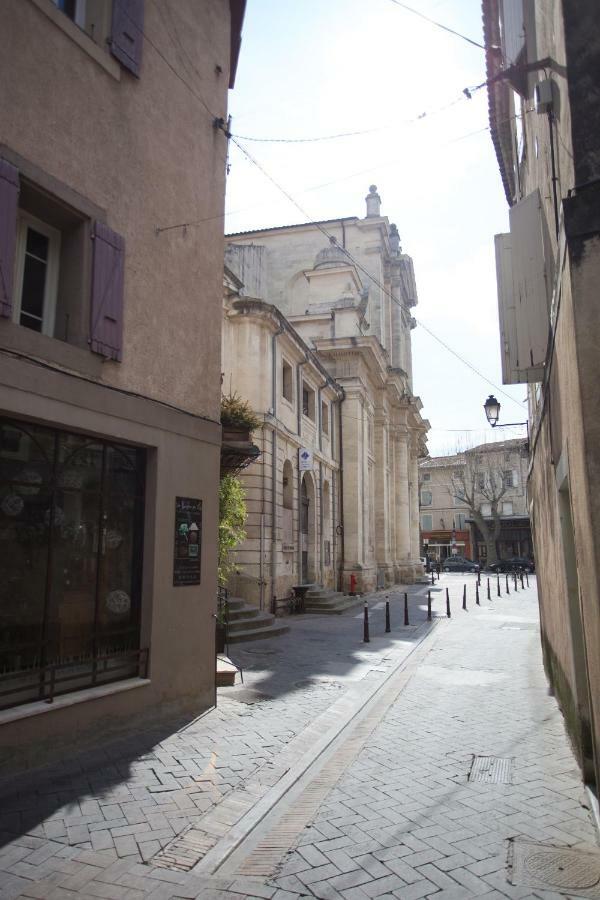 Appartement Spacieux Rochereau L'Isle-sur-la-Sorgue Exterior photo